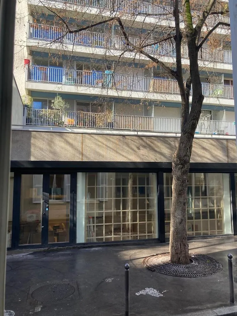Intimate Studio Near Republique Paris Apartment