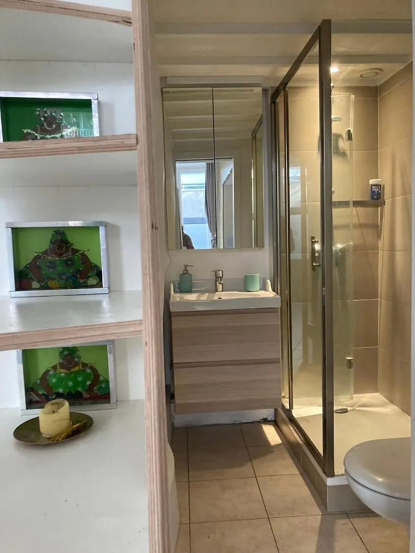 Apartment Intimate Studio Near Republique Paris France