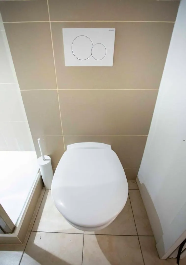 Intimate Studio Near Republique Paris Apartment