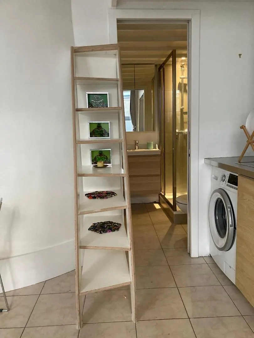 Intimate Studio Near Republique Paris Lägenhet
