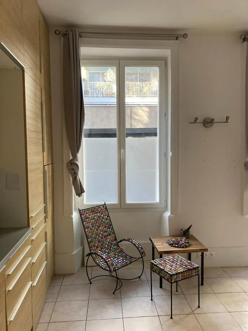 Intimate Studio Near Republique Paris Frankrike